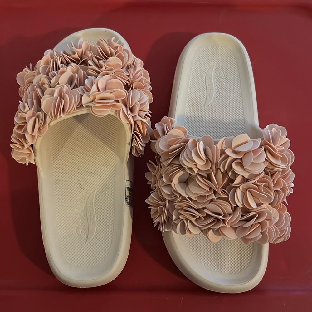 Sketchers arch fit women’s slides/sandels
